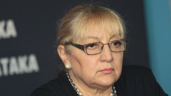 Магдалена Ташева почина на 18 октомври на 72-годишна възраст. Тя е дългогодишен журналист и редактор във вестниците &bdquo;Пари&ldquo;, &bdquo;Монитор&ldquo; и &bdquo;Атака&ldquo;. Автор на редица анализи и коментари по теми от обществено-политическия живот. Водеща на предаването "В окото на бурята" по телевизия &bdquo;Алфа&ldquo; до февруари 2022 г. Депутат в 42-рото Народно събрание, заместник-председател на комисиите по енергетика и инвестиционно проектиране. Депутат също и в 43-тото народно събрание от ПП Атака. Снимка: БГНЕС